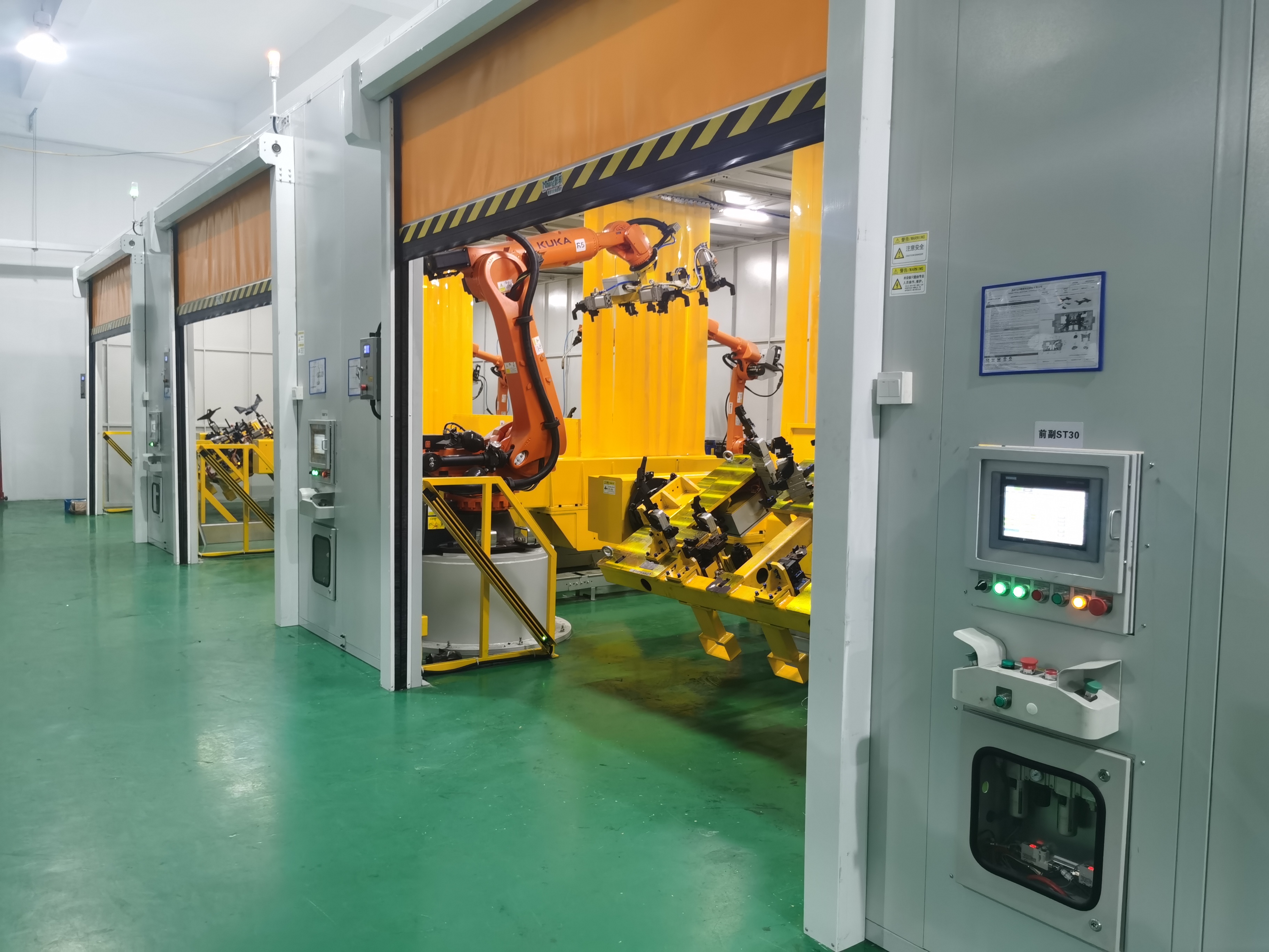 車(chē)架總成機(jī)器人雙機(jī)弧焊工作站案例！